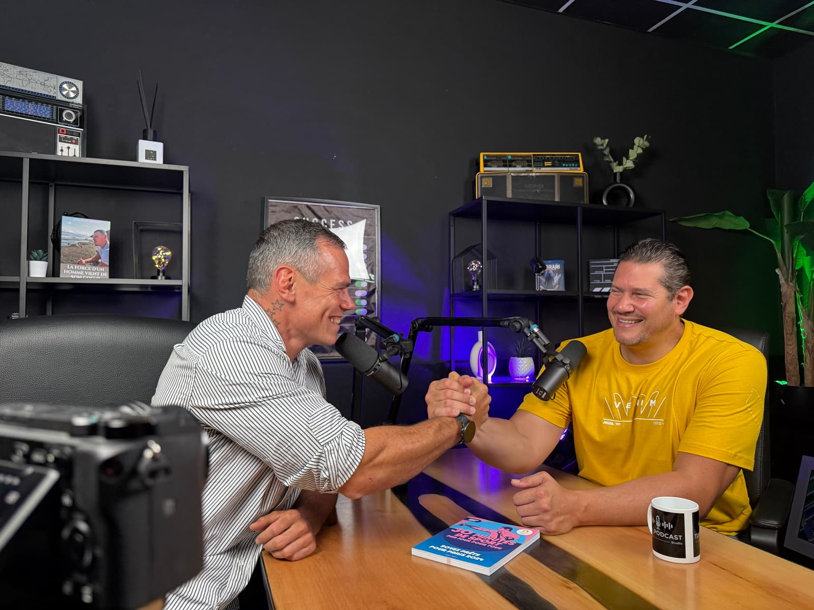 Visionnage de l'émission Invincible avec des légendes sportives et des entrepreneurs